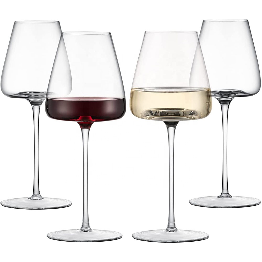 Hand blowing italian style wine glass